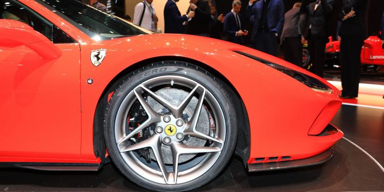 Ferrari F8 Tributo revelado em Genebra! 60