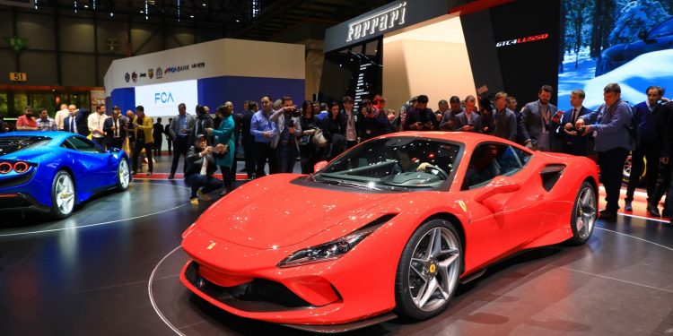 Ferrari F8 Tributo revelado em Genebra! 47