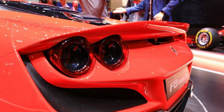 Ferrari F8 Tributo revelado em Genebra! 58