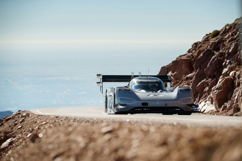Peugeot diz que consegue bater o recorde da Volkswagen em Pikes Peak! 16