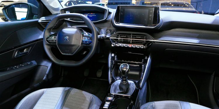 NOVO PEUGEOT 208 marca presença Genebra! 42