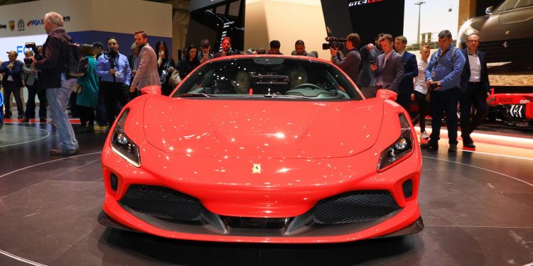Ferrari F8 Tributo revelado em Genebra! 55