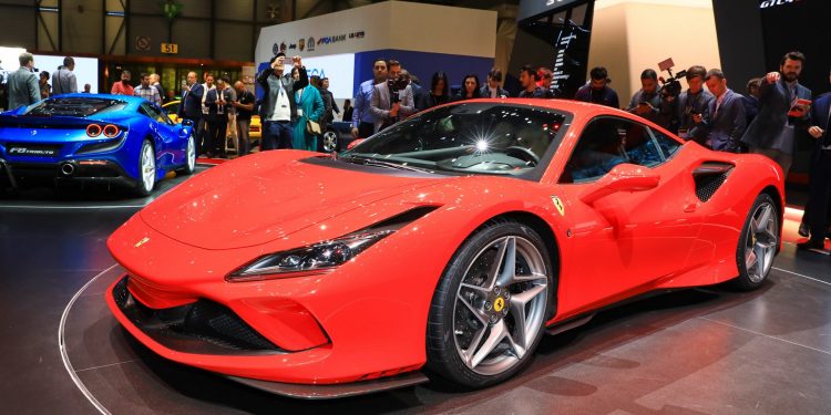 Ferrari F8 Tributo revelado em Genebra! 56