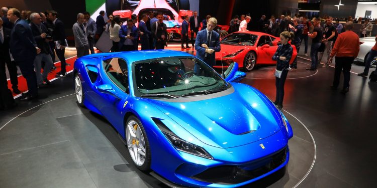Ferrari F8 Tributo revelado em Genebra! 38
