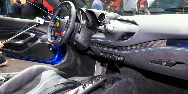 Ferrari F8 Tributo revelado em Genebra! 29