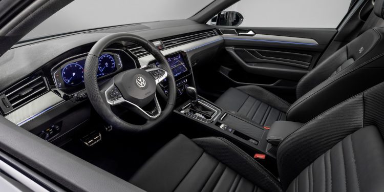 Volkswagen Passat recebe versão limitada R-Line em Genebra! 17