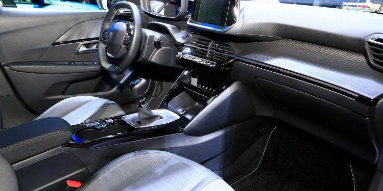 NOVO PEUGEOT 208 marca presença Genebra! 45