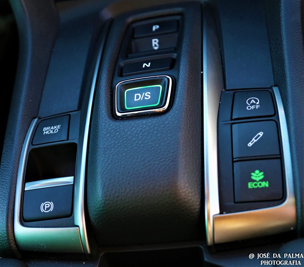 Honda Civic 1.6 I-DTEC 9AT: Conforto e jovialidade! 25