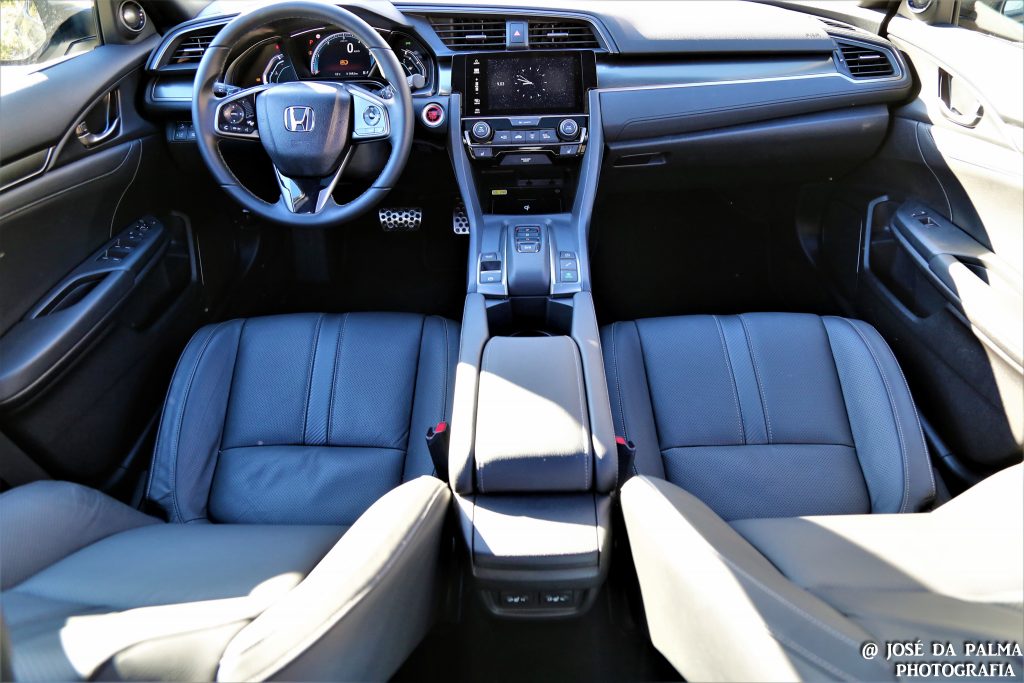 Honda Civic 1.6 I-DTEC 9AT: Conforto e jovialidade! 21