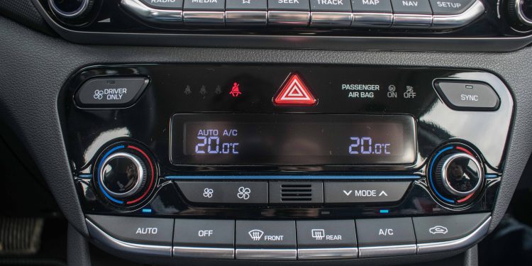 Hyundai Ioniq Plug-In Hybrid: Tecnologia do futuro para o presente! 42 Hyundai Ioniq Plug-In Hybrid: Tecnologia do futuro para o presente! 42