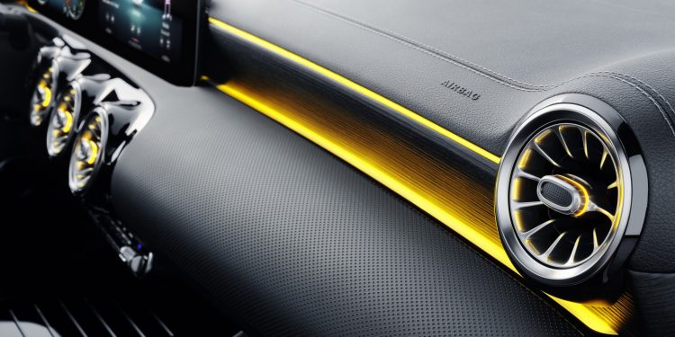 Mercedes CLA Shooting Break revelada! 31