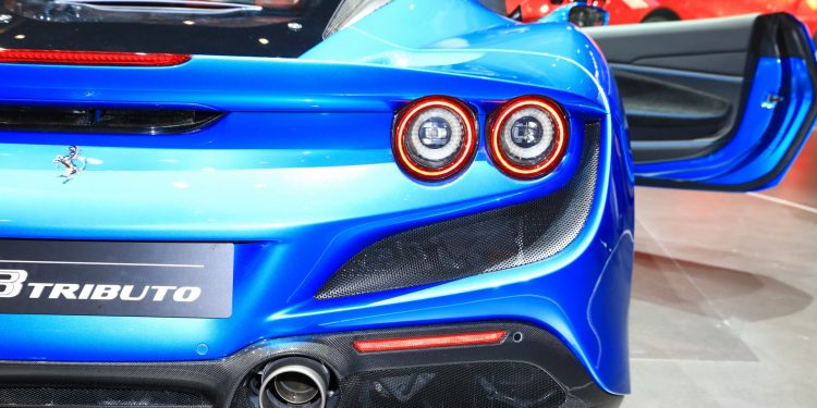 Ferrari F8 Tributo revelado em Genebra! 30