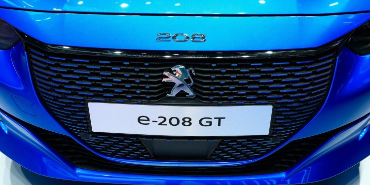 NOVO PEUGEOT 208 marca presença Genebra! 24