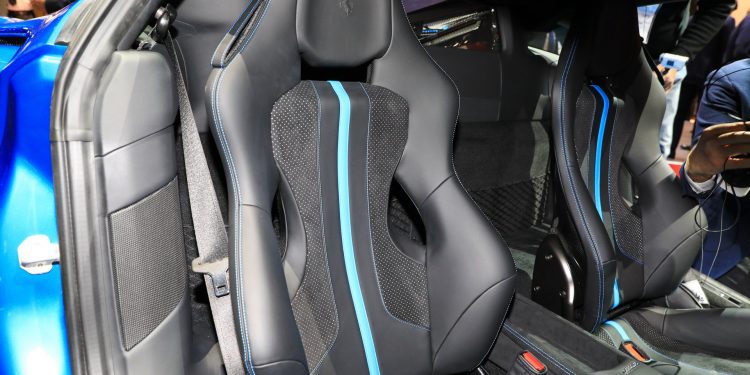 Ferrari F8 Tributo revelado em Genebra! 17