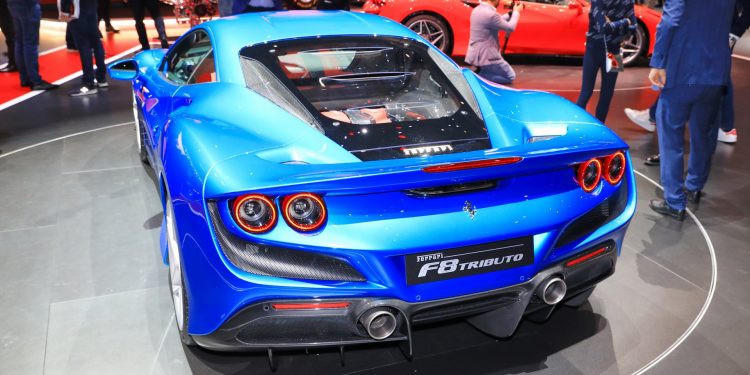 Ferrari F8 Tributo revelado em Genebra! 16
