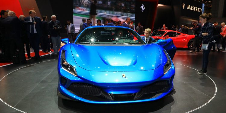Ferrari F8 Tributo revelado em Genebra! 15
