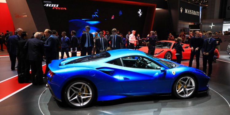 Ferrari F8 Tributo revelado em Genebra! 14