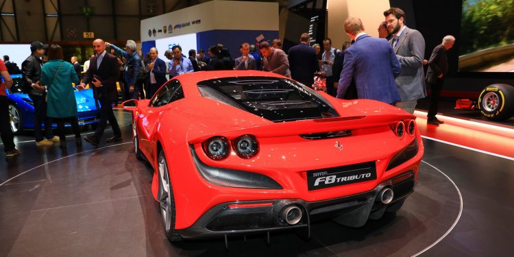 Ferrari F8 Tributo revelado em Genebra! 13