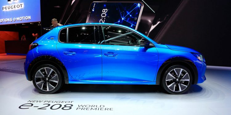 NOVO PEUGEOT 208 marca presença Genebra! 18