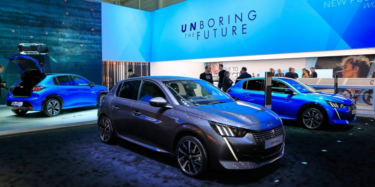 NOVO PEUGEOT 208 marca presença Genebra! 13