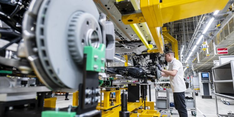 Vladimir Putin inaugura primeira fábrica da Mercedes na Rússia! 19