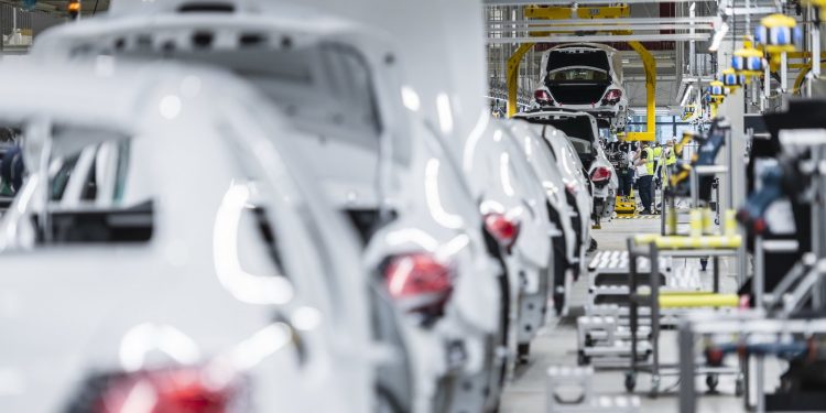 Vladimir Putin inaugura primeira fábrica da Mercedes na Rússia! 20