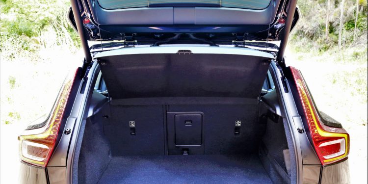 Volvo XC40 T3 Tech Edition Momentum: Um SUV sem complicações! 41