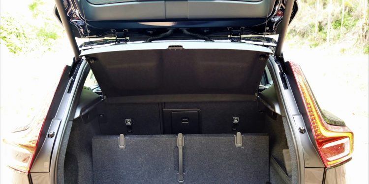 Volvo XC40 T3 Tech Edition Momentum: Um SUV sem complicações! 40