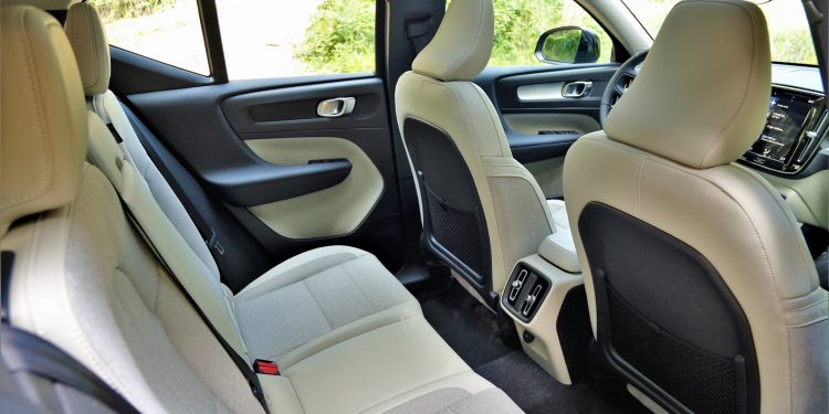 Volvo XC40 T3 Tech Edition Momentum: Um SUV sem complicações! 39