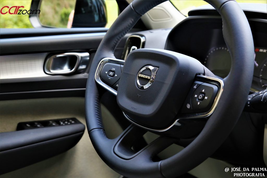Volvo XC40 T3 Tech Edition Momentum: Um SUV sem complicações! 26
