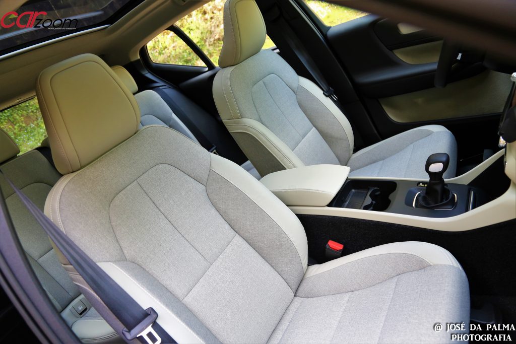 Volvo XC40 T3 Tech Edition Momentum: Um SUV sem complicações! 23