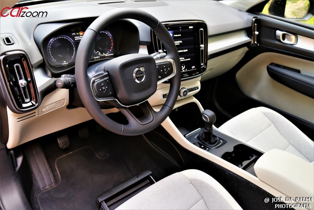 Volvo XC40 T3 Tech Edition Momentum: Um SUV sem complicações! 22