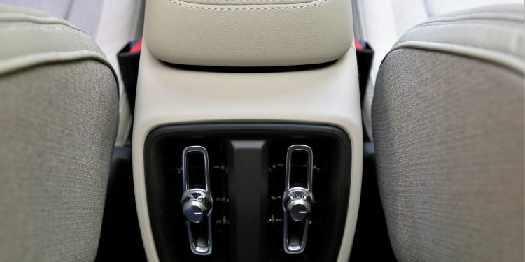 Volvo XC40 T3 Tech Edition Momentum: Um SUV sem complicações! 30