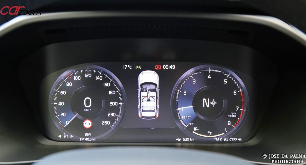 Volvo XC40 T3 Tech Edition Momentum: Um SUV sem complicações! 25