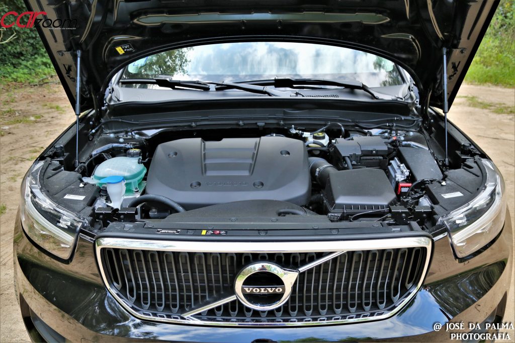 Volvo XC40 T3 Tech Edition Momentum: Um SUV sem complicações! 27