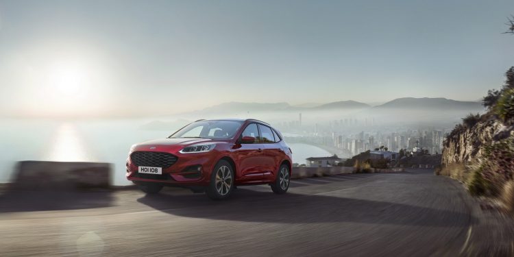 Novo Ford Kuga surge com 3 motorizações electrificadas! 27
