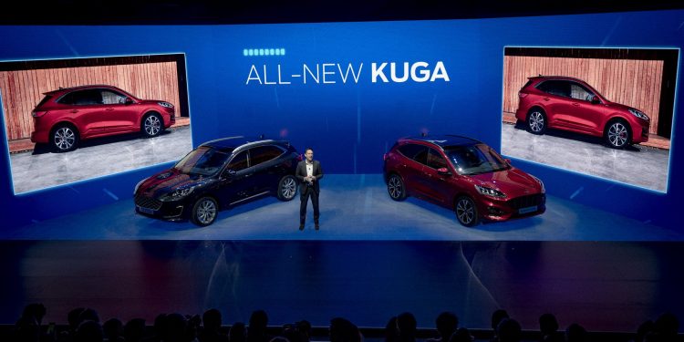 Novo Ford Kuga surge com 3 motorizações electrificadas! 22