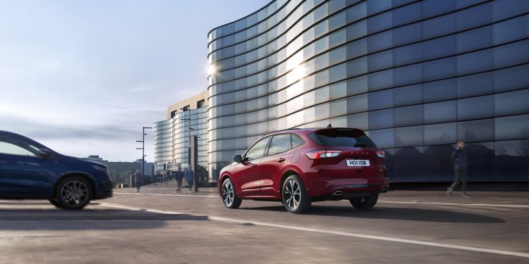 Novo Ford Kuga surge com 3 motorizações electrificadas! 29