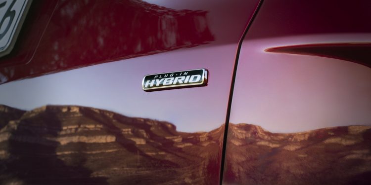 Novo Ford Kuga surge com 3 motorizações electrificadas! 30