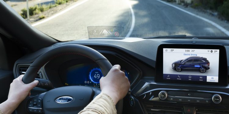 Novo Ford Kuga surge com 3 motorizações electrificadas! 33