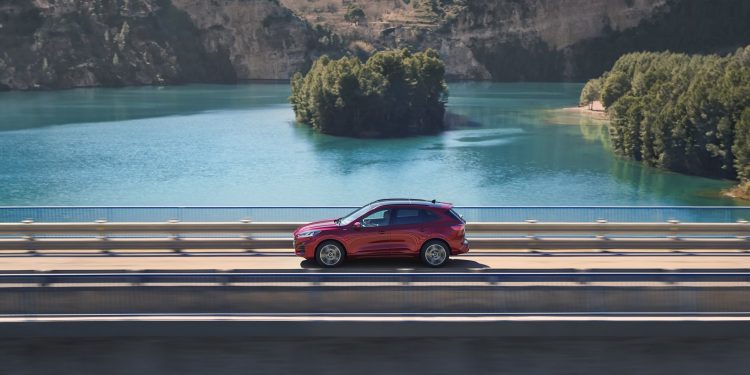 Novo Ford Kuga surge com 3 motorizações electrificadas! 32