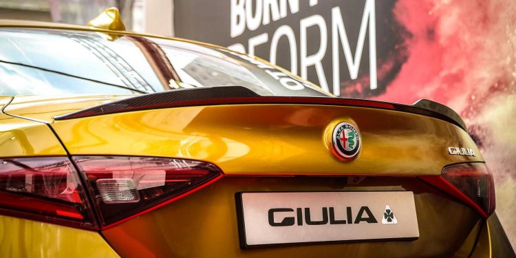 Alfa Romeo cria Giulia Quadrifoglio Dourado para o Mille Miglia! 15