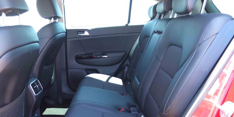 KIA Sportage 1.6 CRDi TX: Acessível e requintado! 50