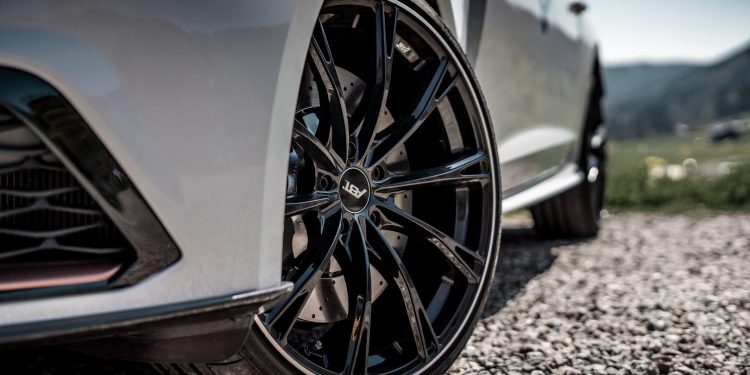 ABT volta "à carga" na SEAT Leon Cupra R ST! 13