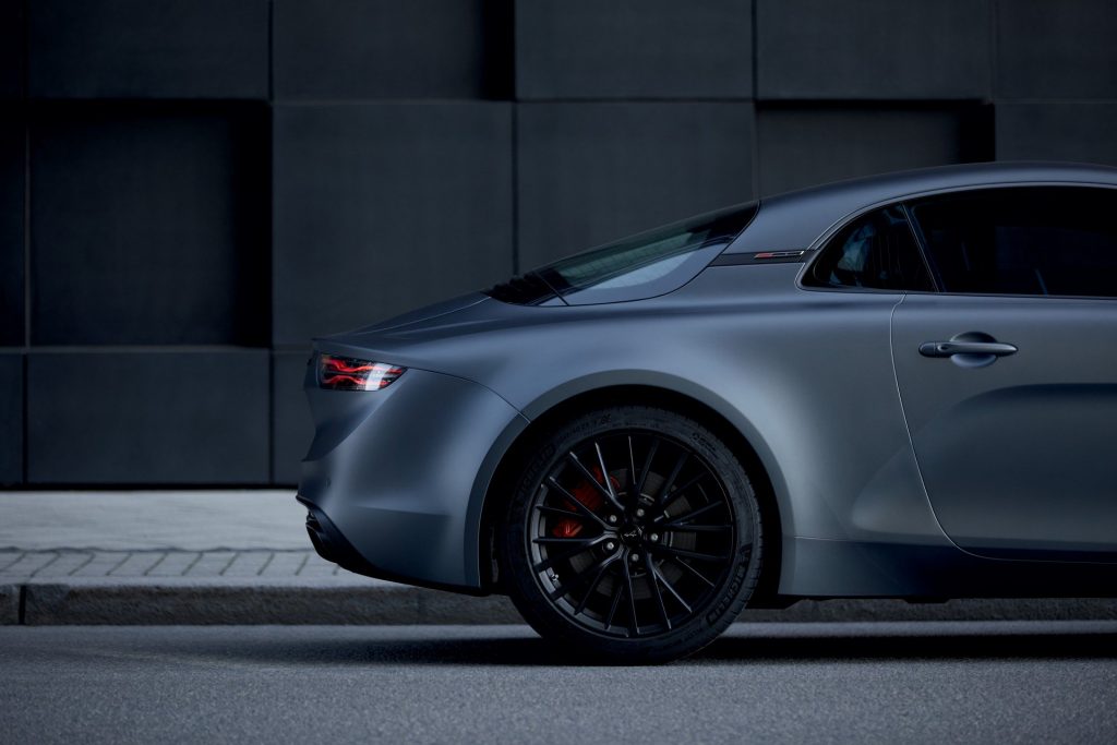 Alpine A110S chega com 292cv e tejadilho em carbono! 16