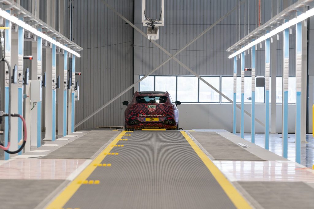 Aston Martin inicia pré-produção do DBX antes do lançamento! 16