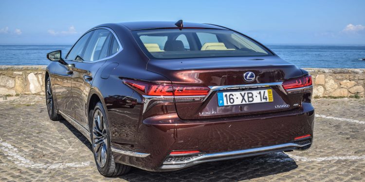 Lexus LS 500H Luxury: O carro do imperador! 48