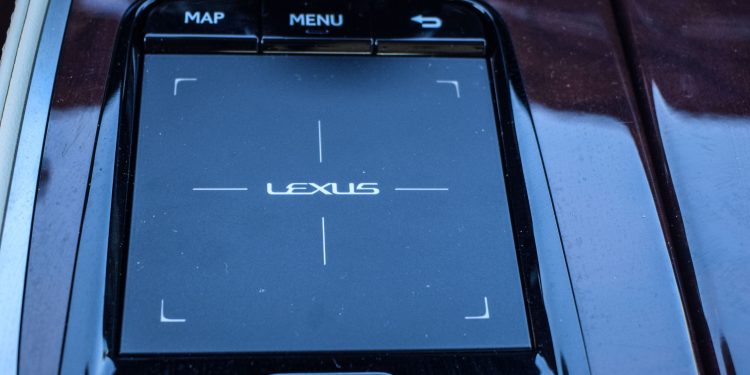 Lexus LS 500H Luxury: O carro do imperador! 31
