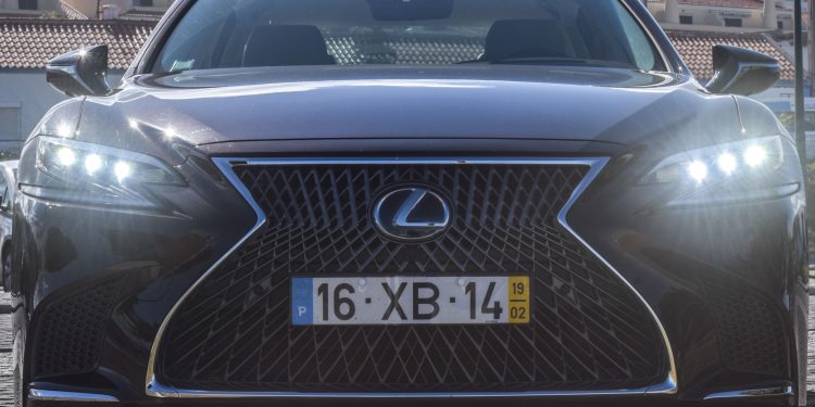 Lexus LS 500H Luxury: O carro do imperador! 54
