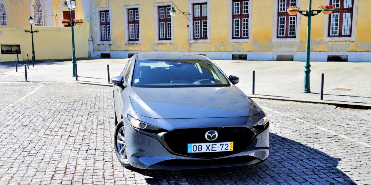 Mazda 3 1.8 SKYACTIV-D Evolve: Primar pela diferença! 54